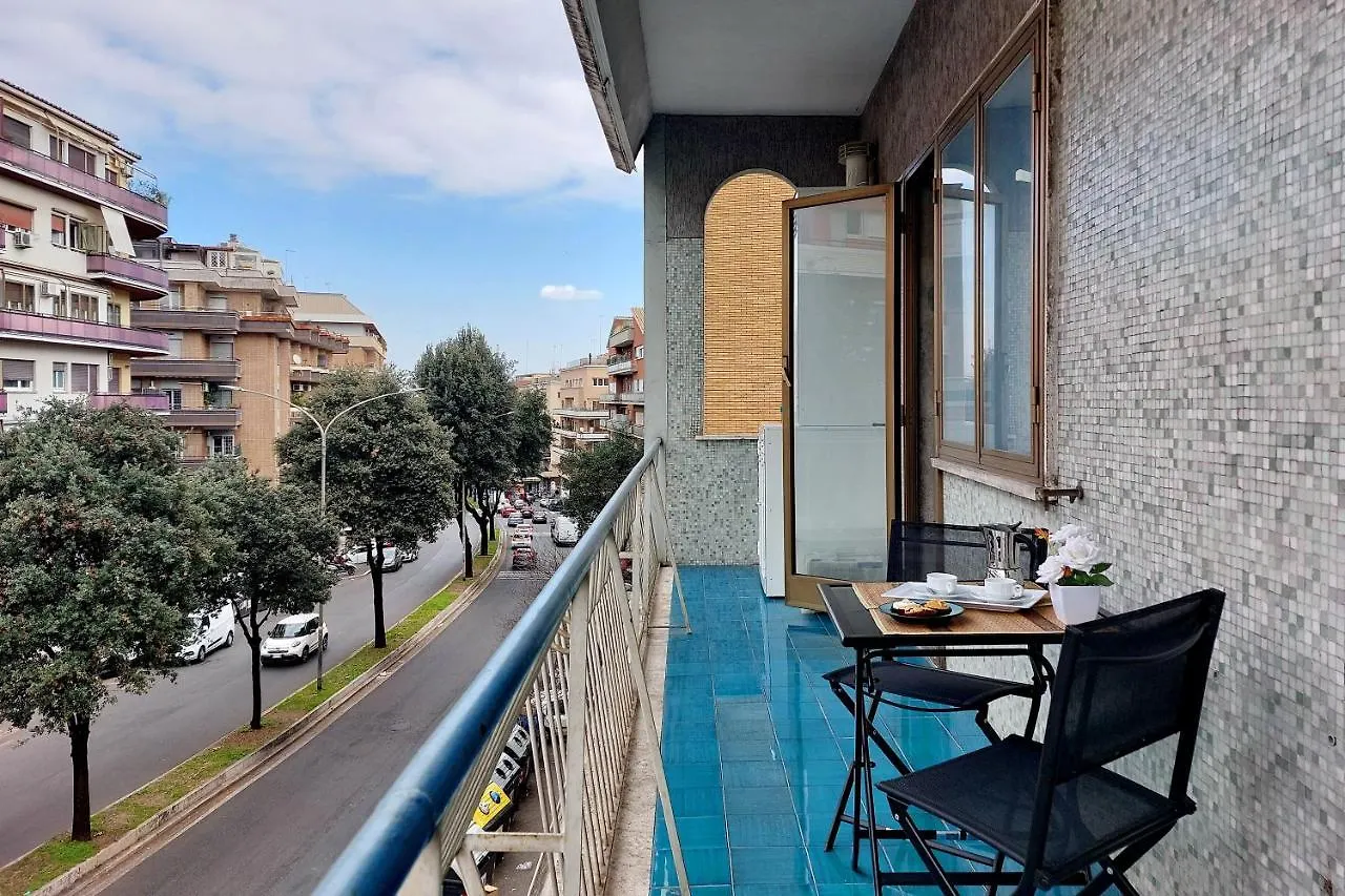 4Bnb - Cozy Albornoz Flat Rome Italy