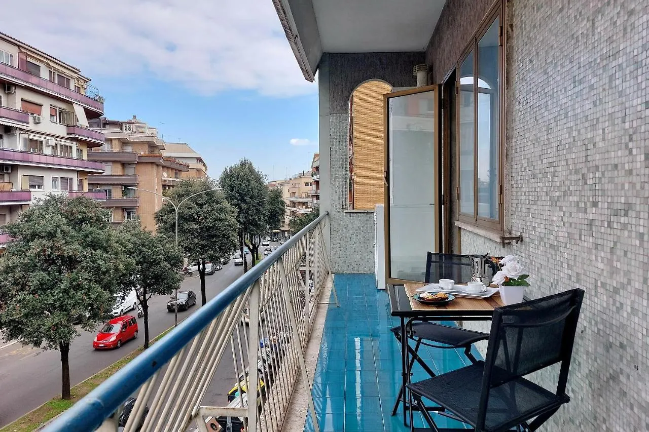 4Bnb - Cozy Albornoz Flat Rome 0*,  Italy