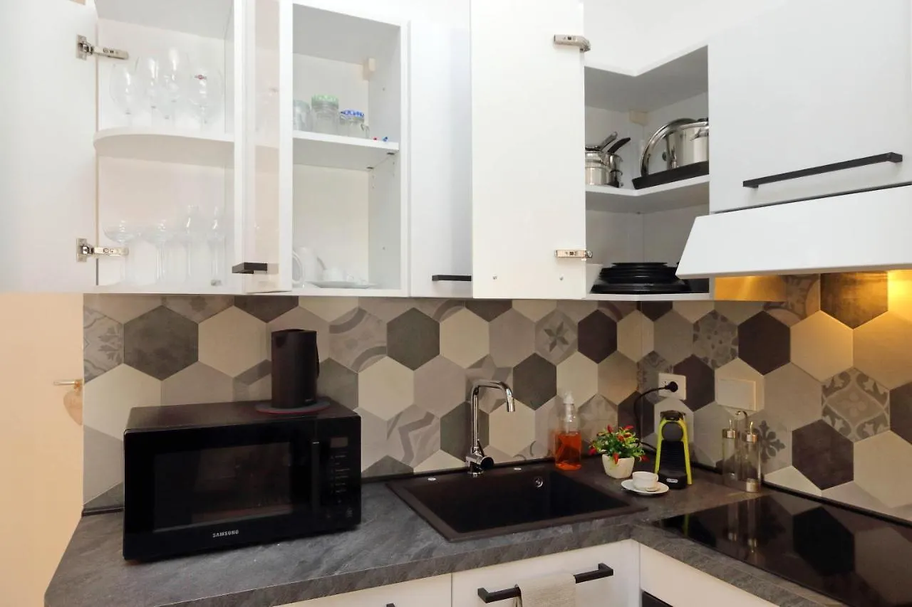 4Bnb - Cozy Albornoz Flat Rome 0*,